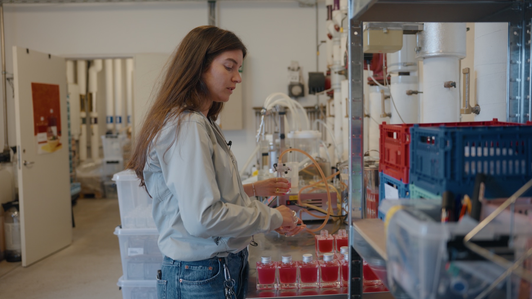 Dia Jovanovic working with bottled cocktails at the Aeris production space