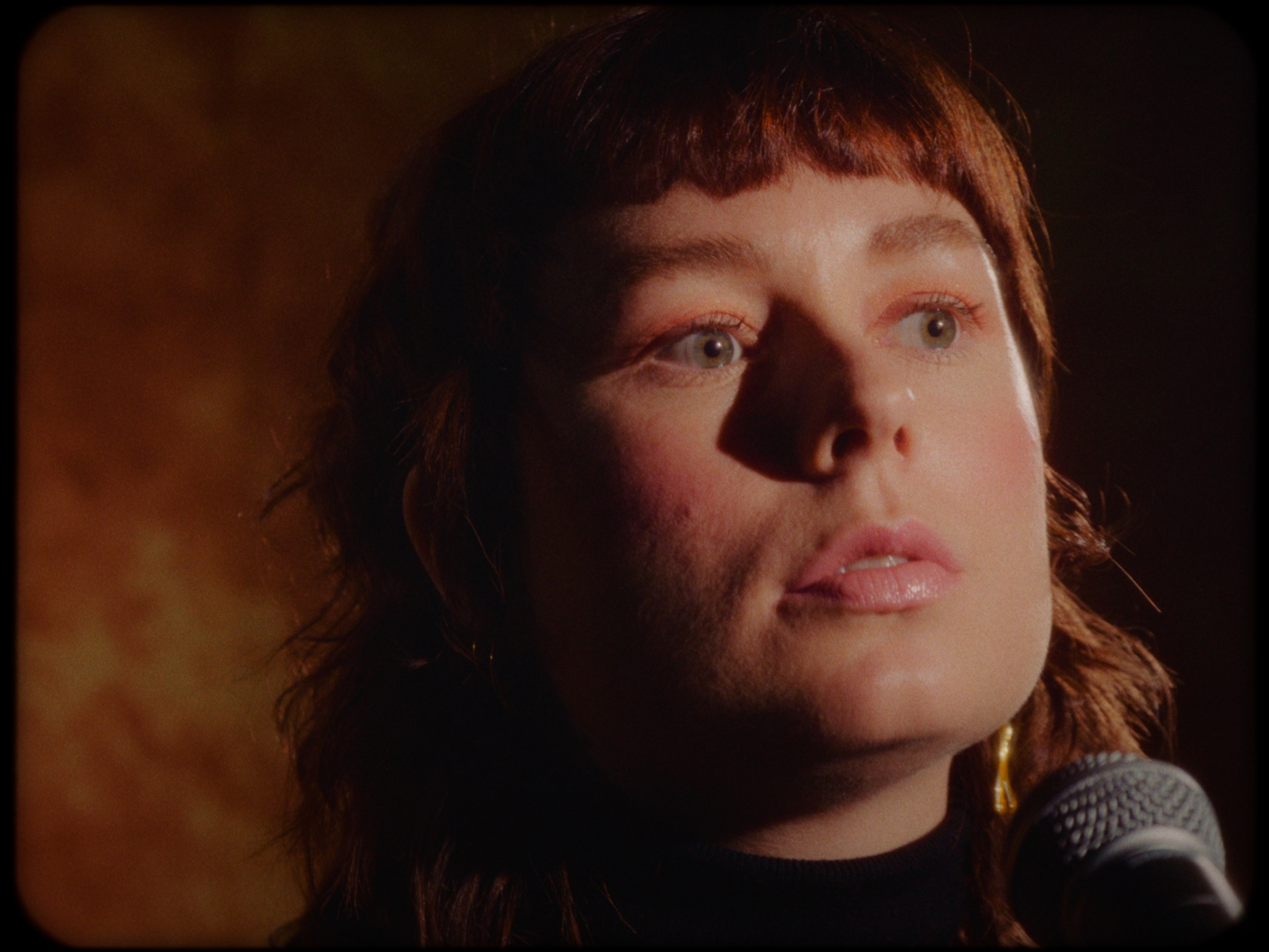 Close-up of Julie Ellinor performing Dreamer